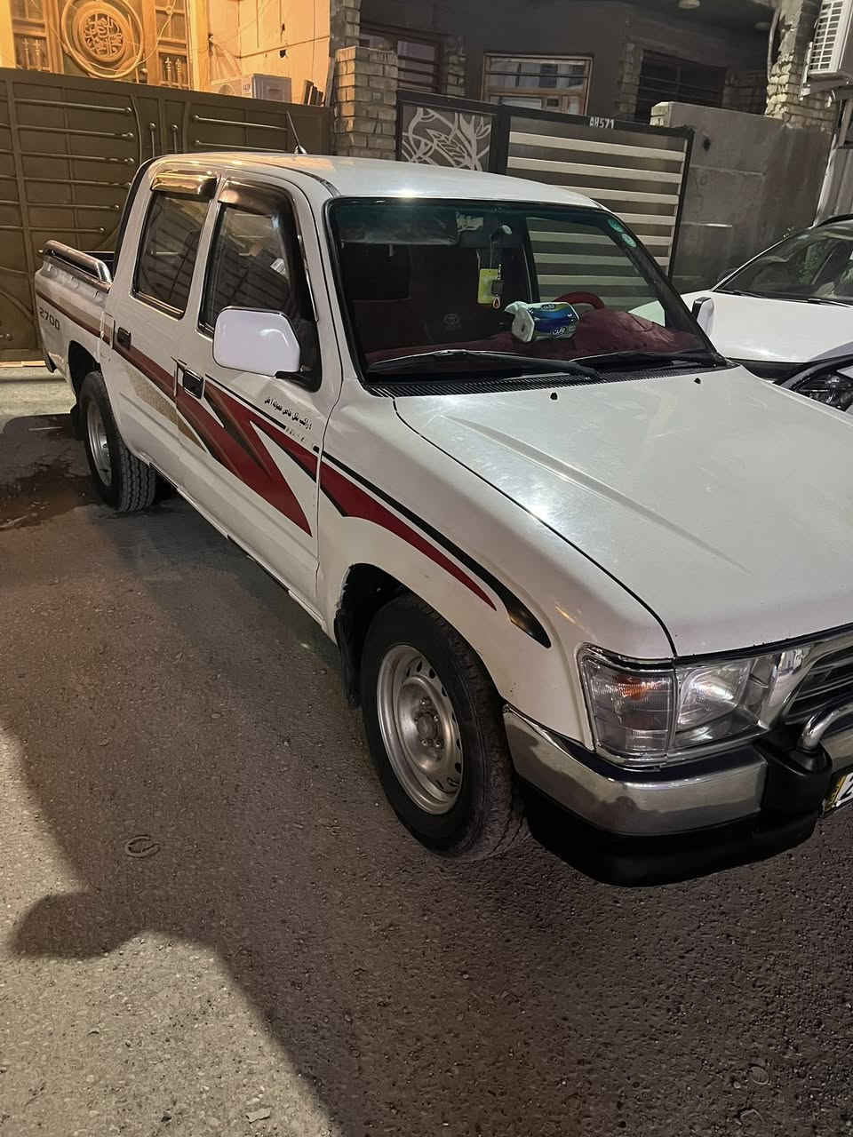 السلام عليكم 
بيكم تيوته2001
السياره بلاديه
بيها بس جوملغ مبدل
وبنيد بي صبغ 
سنويه هزه جديد 
لحد 2030
رقم اربيل 
تدفئه وتبريد 
السياره بسمي 
السعر 90وبي مجال 
هـ/***********
***********

