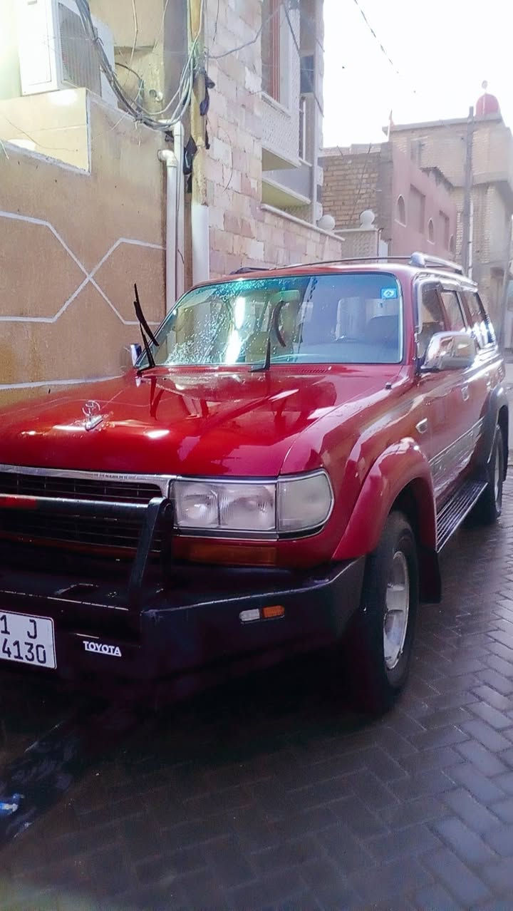 السلام عليكم ورحمة الله وبركاتة
ليله علوي للبيع موديل 1995 
رقم بغداد دولي 
مكينه وكير خير من الله 
السياره بلادي بيها كم قطعه صبغ ما بيه ضربه 
صدر خلفي امامي خير من الله  
السعر 70 وبيها مجال ان شاءلله 
رقم الهاتف *********** بي واساب
