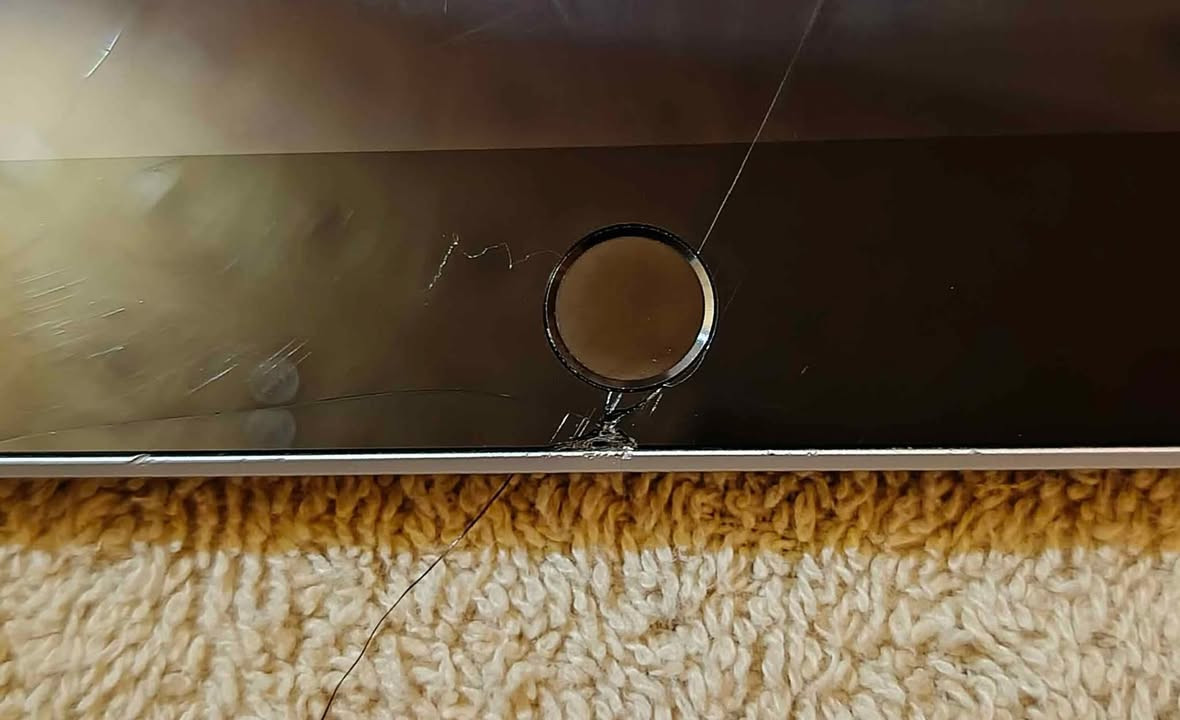 اقرأ التفاصيل رجاءا.. بيع او مراوس حسب القناعة 
ايباد ابل الجيل التاسع .. مستخدم نضافة 85% بعدة بالضمان كامل ملحقاته كارتون وشاحنته الاصلية 
بي فطر بسيط يم زر الشاشة الرئيسي مثل ما موضح بالصورة وبي شخوط بالشاشة والظهر 
ذاكرة 64 والبطارية ما اعرفها اله بالحاسبة بس هو مستخدم 10 اشهر 
السعر 180 الف ويرهم مراوس 
مكاني الناصرية مركز.. ‏‪*********** ناصرية, ذي قار
