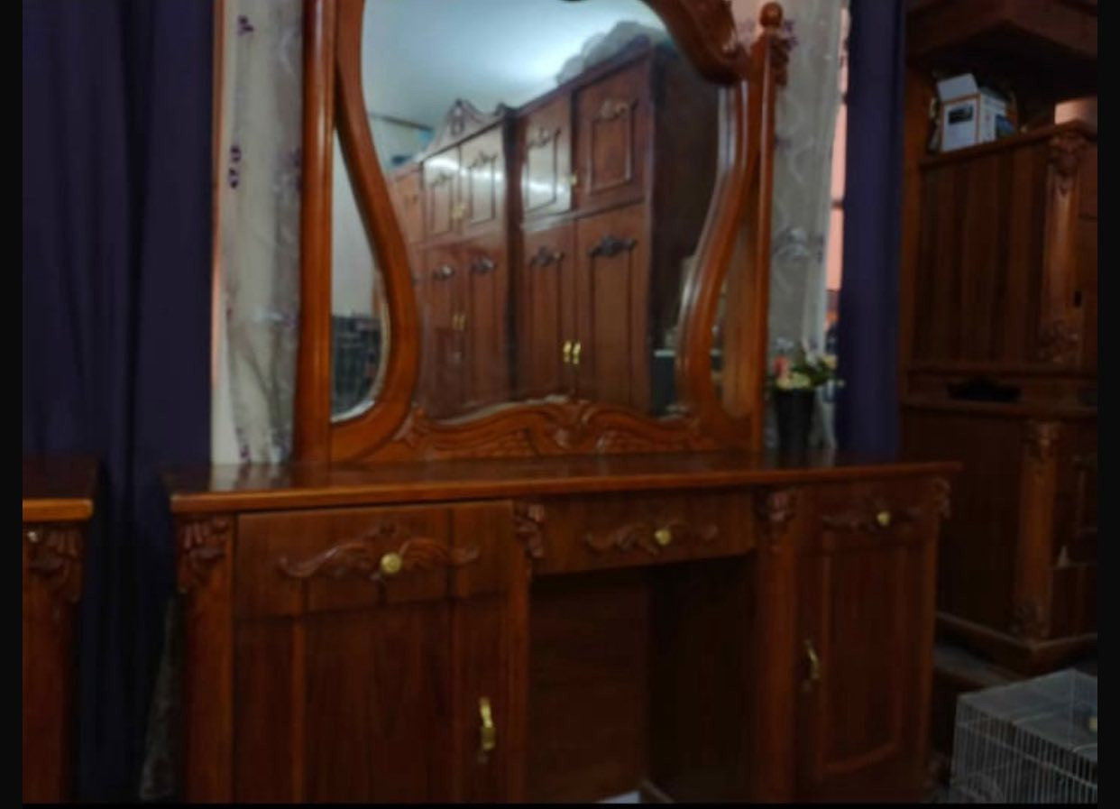 لسلام عليكم غرفه نوم كامله داخل خارج صاج للبيع تكمه تتكون مـن كنتور وملحقه طول الكنتور 3امتار و 60 وسرير طوله مترين و١٠ وعرضه ١٨٠سم وكومديات 2 و زاويه وميز احذيه وميز تواليت 
عنوانها بغداد / الحرية 
للاستفسار : التواصل على الخاص


**إذا كنت صاحب هذا الإعلان وتريد حذفه لأي سبب، رجاءا أرسل رسالة إلى الدعم الفني**