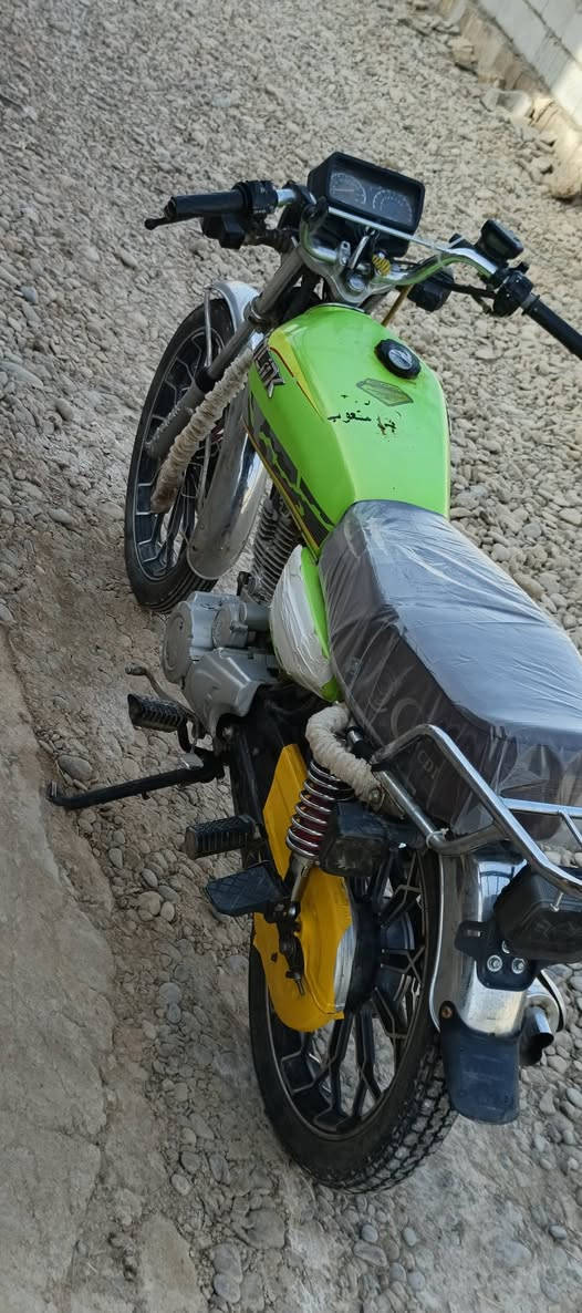 السلام عليكم دراجه سيفان مديل23 للبيع
محرك اسبانه ممدوده عليه دراجه مكفولة كامله مالت جناي نقصه فقط استان الوسط الباقي كله مكفول أوراق كامله السعر خاص 
المكان ديالى دلي عباس قريه سراجق الهاتف ***********
‼️إلي مو شراي لا يراسل
