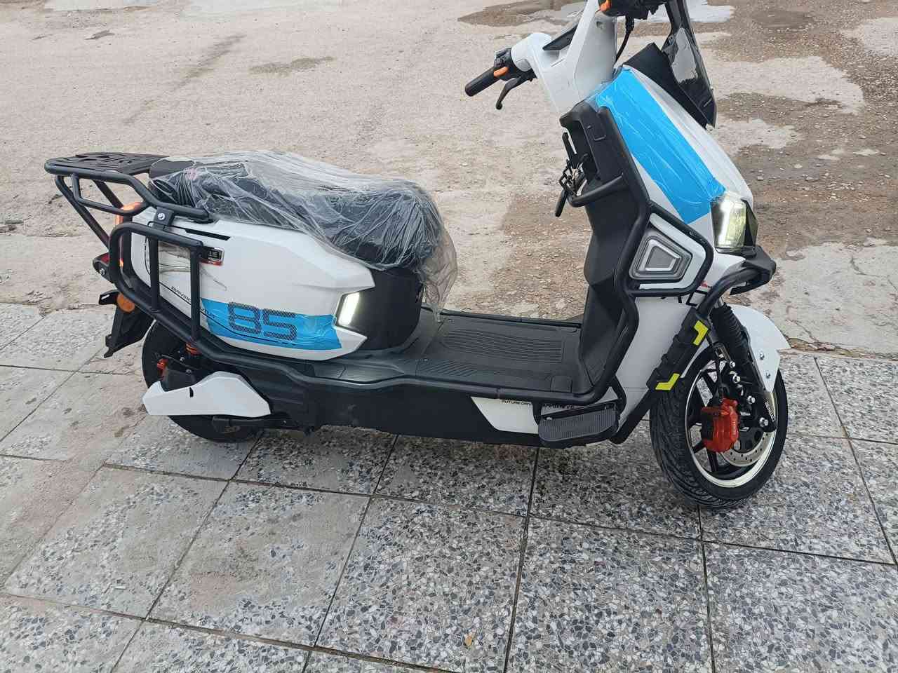 السلام عليكم صاعقه موديل 25نهايت السنة  ملف 2000سرعه85سته بطاريات دراجه بحالة ممتازة اربع سرعة بيه R بك للستفسار الاتصال *********** العنوان بغداد الدورة
