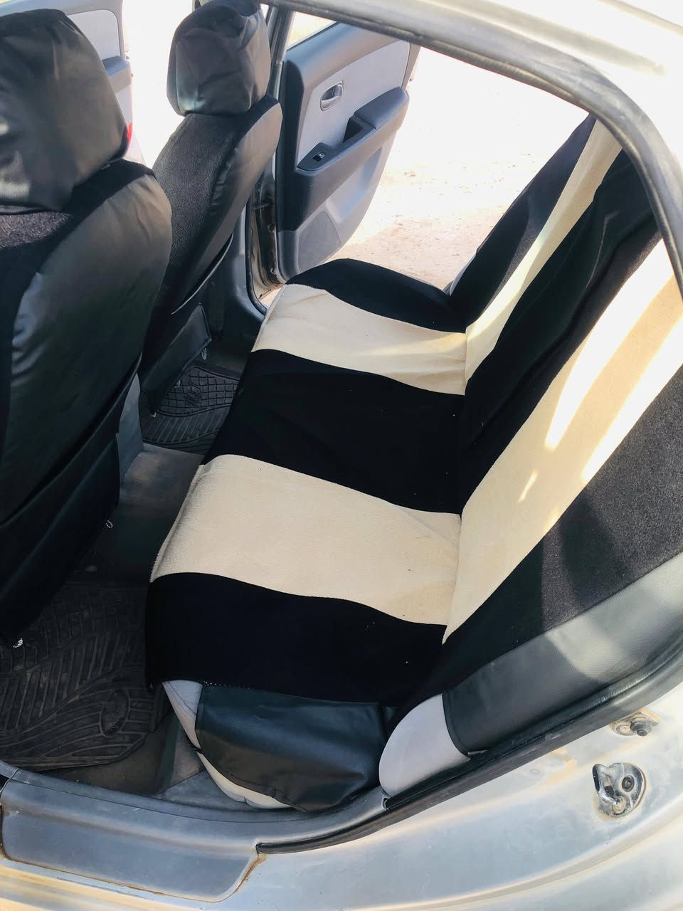 السلام عليكم
افانتي 2010 ادوات تبريد تدفئه كهربائيات كل شغاله 

محرك 16 دكشن عالي جديد صدر امامي خلفي جديد السياره ماناقصها اي شيء 

السعر 39 وبيها مجال الشراي يتصل ***********
