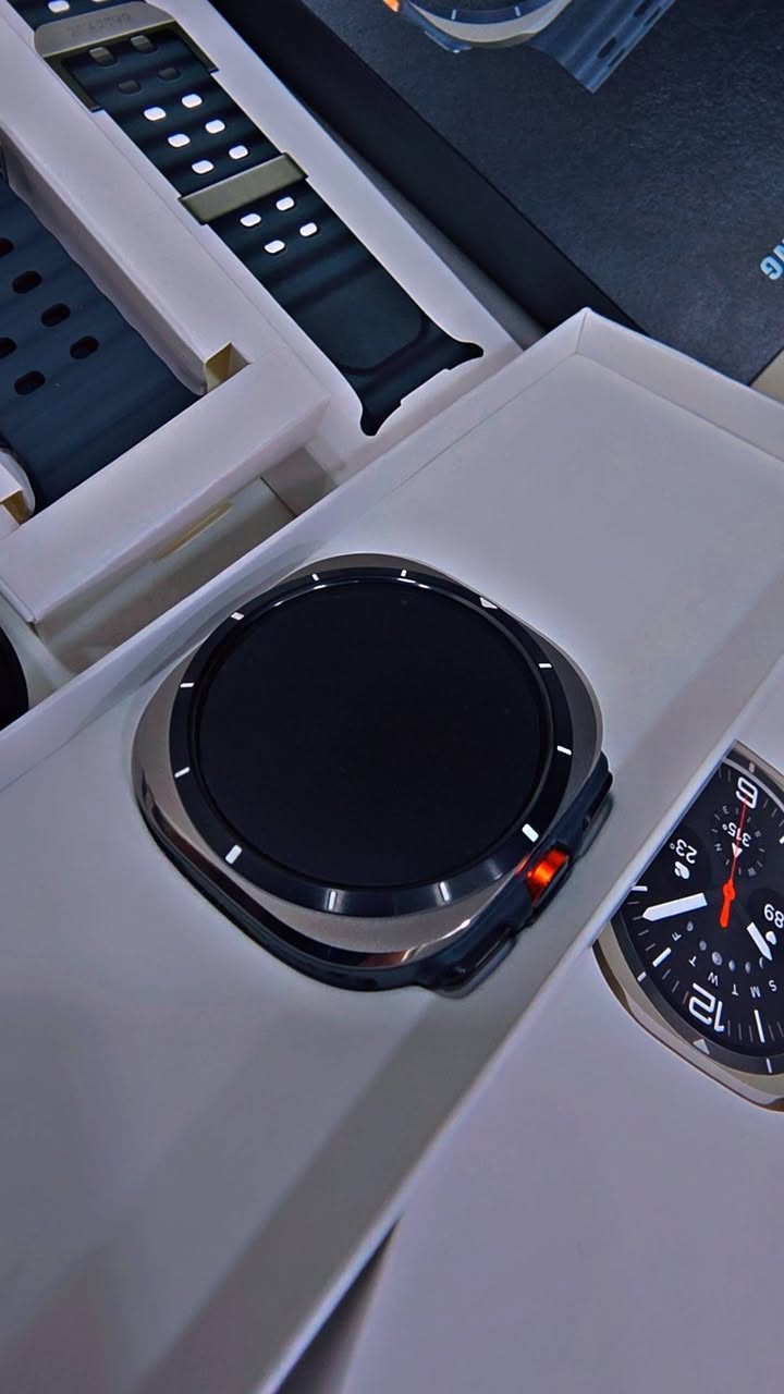 ساعة جلاكسي الترا 2025
* صندوق كامل
* حالة كالجديدة
* أحدث موديل 2025
* مع كفر وسير ساعه اسود 
* العنوان بغداد الدوره 
* السعر 450 الف *
واتساب: ***********
