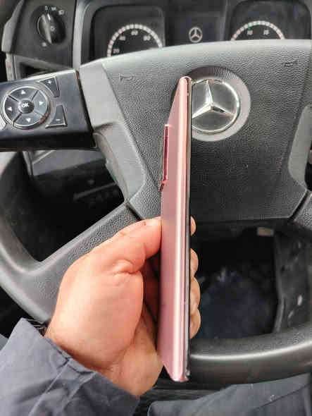 نوت 20 الترا
بلادي وعربي شرق اوسط
ودبل سيم كارت 
256 
ومكفول وشاشه مابيها طبع بعده اخو جديد

سعره ٣٥٠ (***********مكاني بغداد دوره
