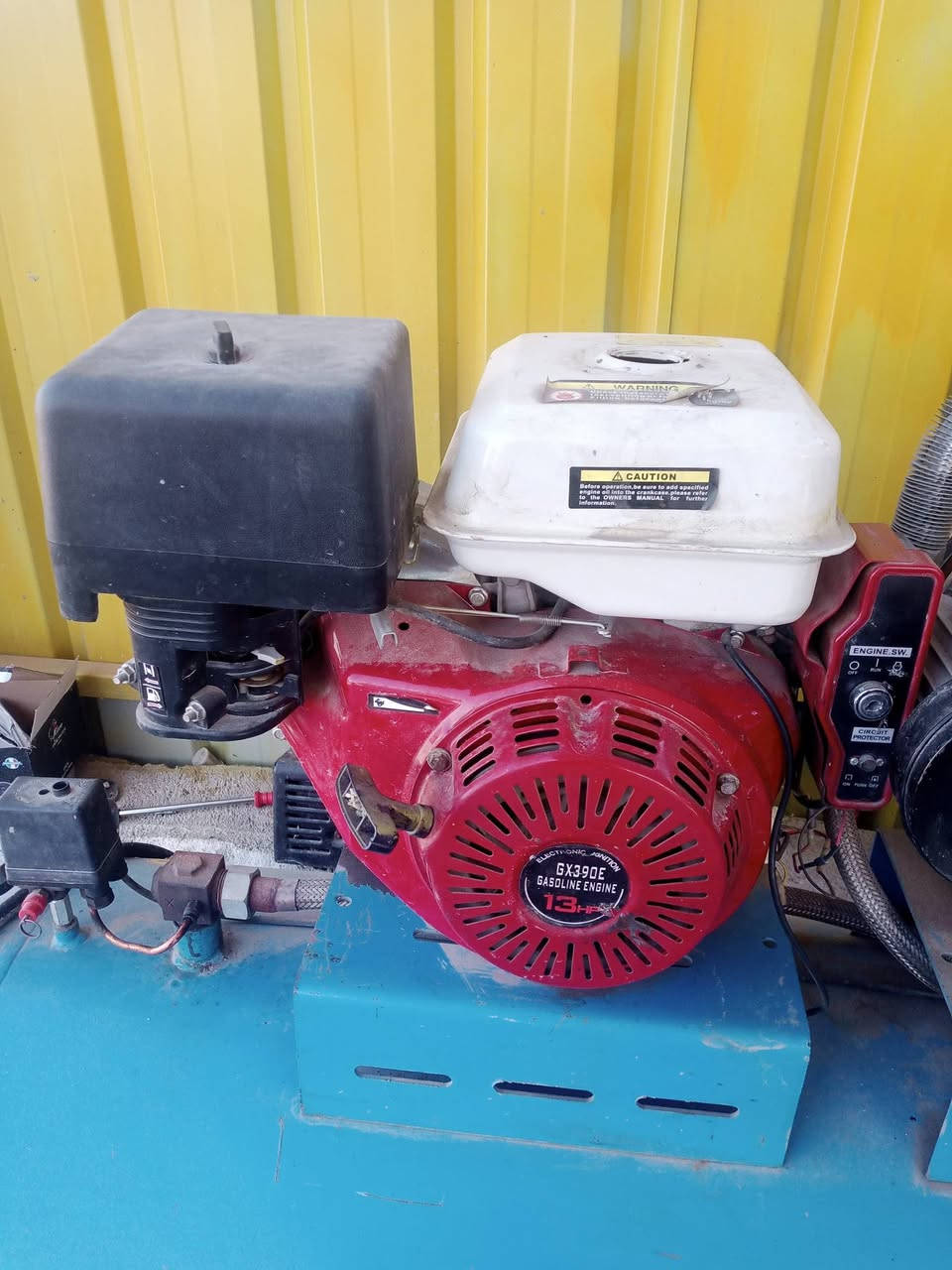 ماطور بانزين للبيع جديد ما مشغل بس ساعتين  المكان نجف قظاء المشخاب
***********
