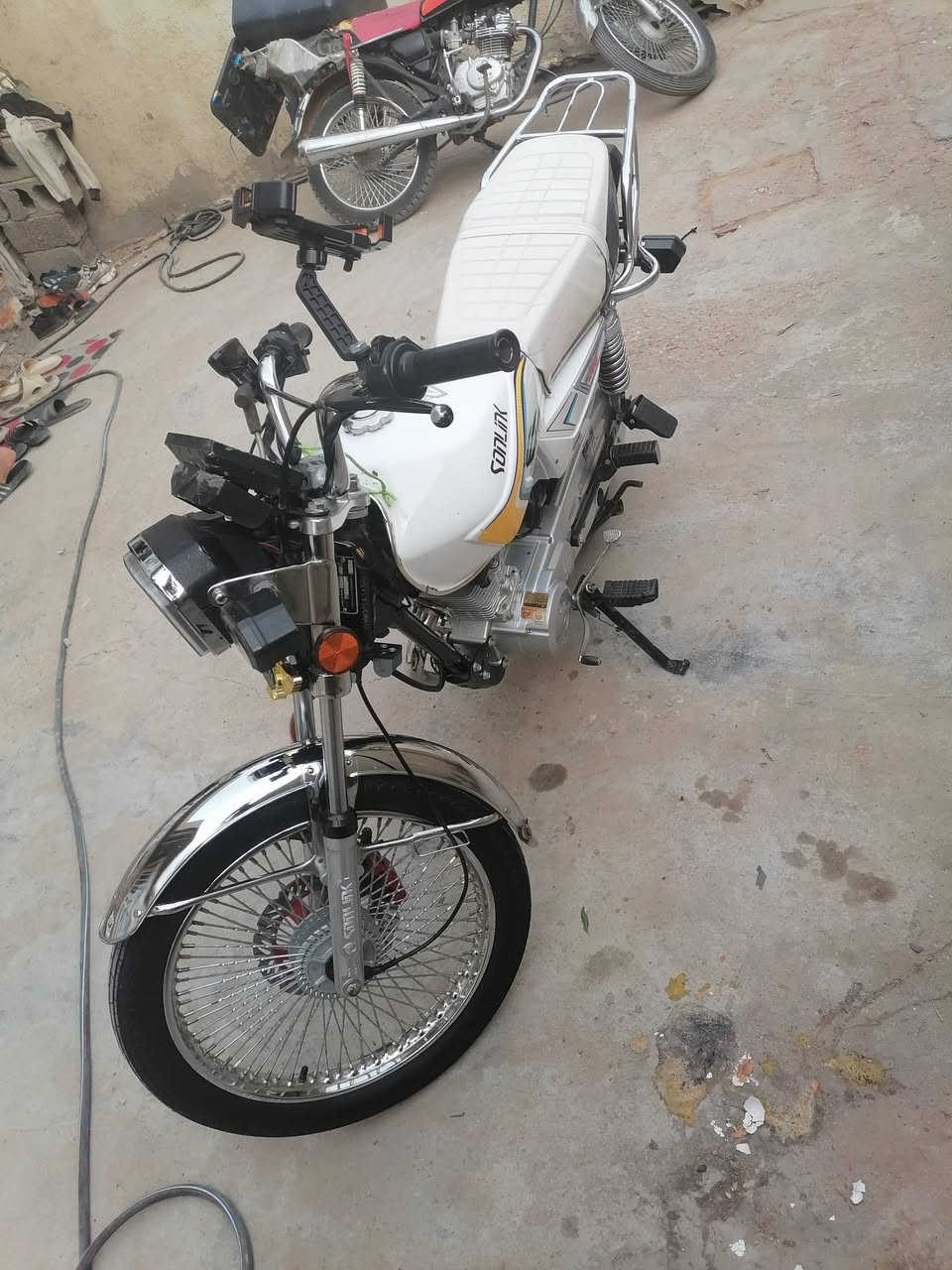 السلام عليكم تايكر 5 نمر 2025 للبيع 
دراجه نضيفه مكفوله سعر 650 وبيها مجال
مكاني واسط الصويره ***********
