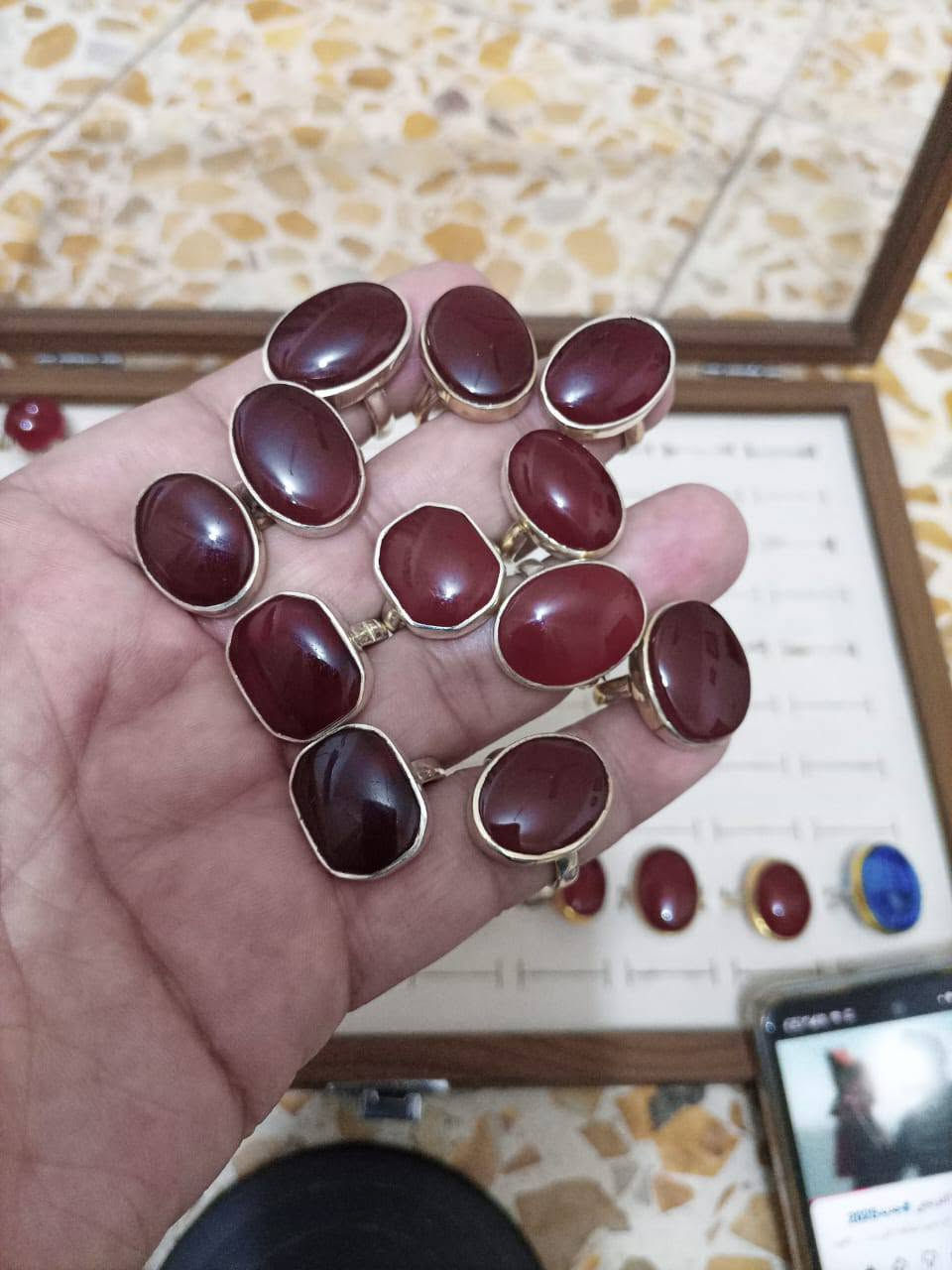 عقيق يماني وصياغة يدوي 
سعر القطعة 35 الف 
جملة ومفرد نبيع


**إذا كنت صاحب هذا الإعلان وتريد حذفه لأي سبب، رجاءا أرسل رسالة إلى الدعم الفني**