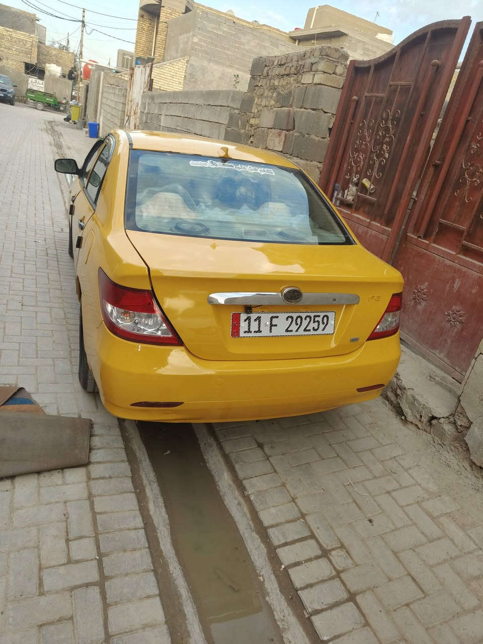 السلام عليكم بي وادي إف فري موديل 2011 سياره جاهزه مكينه كير كورلاء نحله تبريد ثلج تدفئه سياره بسمي مصفره 
سعر 52 اي استفسار اتصل *********** أو مراوس سياره عاليه بيه نقص عادي
