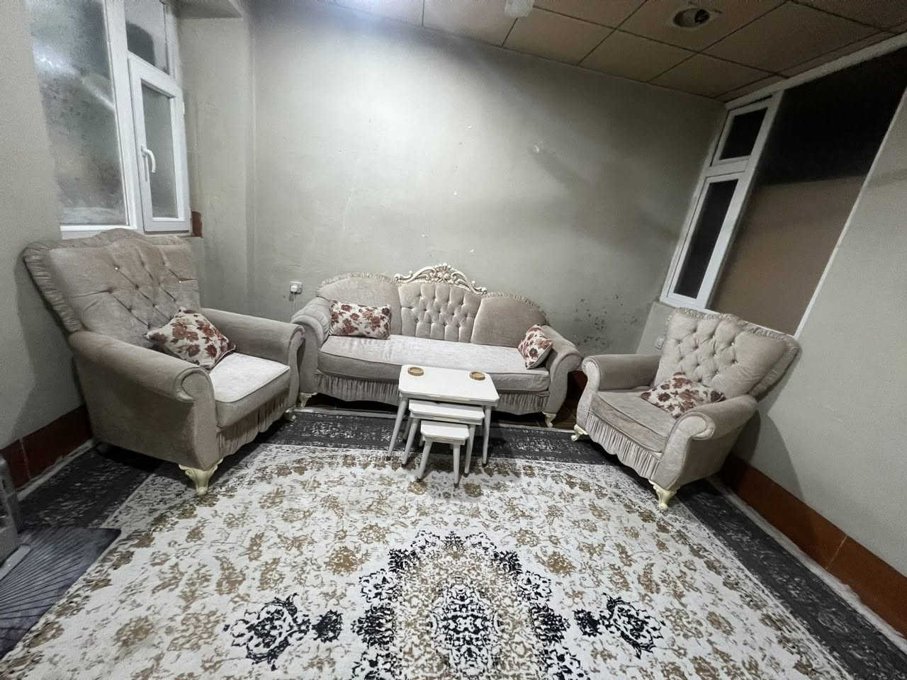 ناونیشان سلێمانی کانی کوردە 
1.تاقم قەنەفەیە تەپلەکەکانیش 
2.سەللاجەکە لایلۆنی شەریکەیە 2 مانگە کراوە بەخوا
3.غەسەلاکە لۆکە 
4.کەوانتەرەکە سنگەکەشو بەردەکەشی لەگەڵاێە 
5.تەباغەکەشە
نرخی هەمویان زۆر گونجاوەهەرزانە بەپەلەشم لەفرۆشتی (تاقم قەنەفەکە 150 هەزار) (کەوانتەرەکە بەسنگەکەشەوە 150 هەزار ) (سەلاجەکە 170 هەزار) (غەسالەکە100هەزار) (تەباغەکەش 80 هەزار) 
سلێمانی کانی کوردە 
TBهەموی معامەلەی تیایە 
***********
***********
