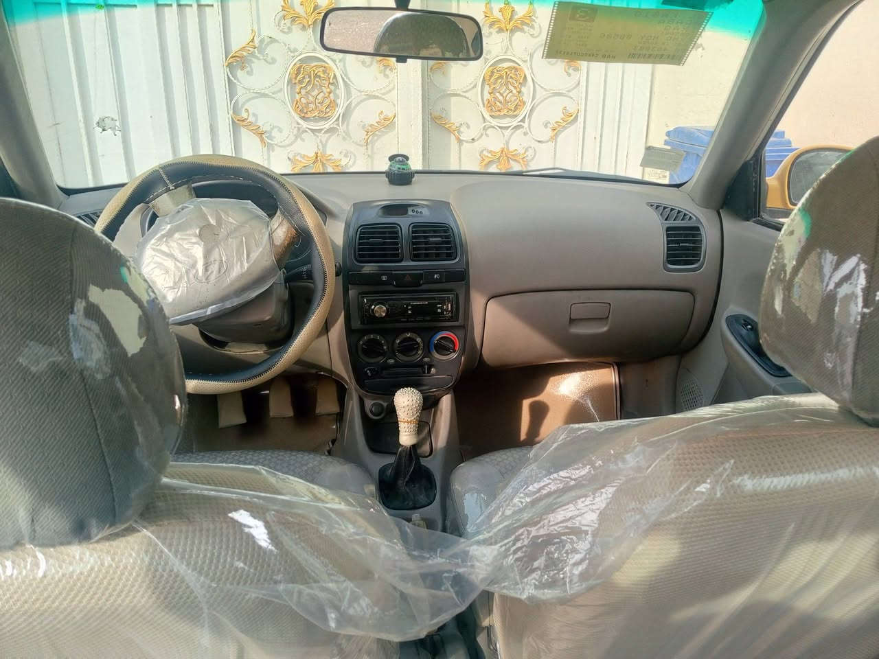 سلام عليكم فيرنا موديل 2014  سيارة حلوة بلادية مكفولة من التبديل مامعيودة بيها قطع صبغ تكشير حدادية جديدة تخم تاير جديد باتري جديد مكينه وكير خير من الله عارضها ب71 وبيها مجال الرقم ***********
