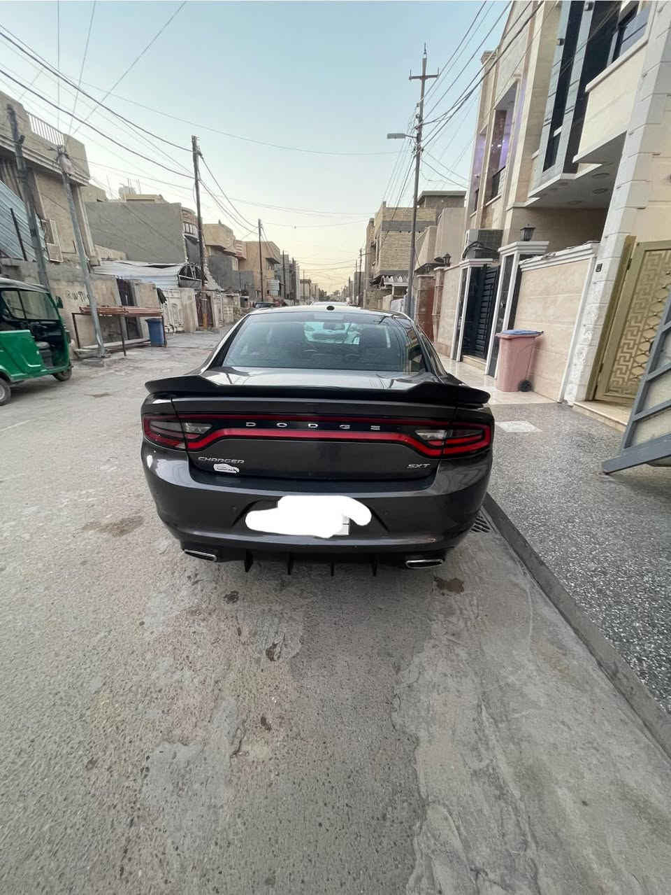 السلام عليكم جارجر 2017 للبيع 
حادثها بارد ب الجنطة وجاملغ ايمن 
المواصفات 
محرك 3.6
شاشة كبيرة 
كشنات كهرباء
ويل حجم ٢٠
حساس خلفي 
تشغيل عن بعد
قطعتين تبريد 
جاهزة من كير ومحرك وتخم تاير جديد رقم بغداد 

الاتصال ع الرقم ***********
