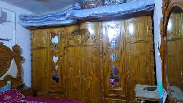 للبيع غرفة صاج سعر مليون وست ميه وبيها مجال العنوان كرمت علي ***********
