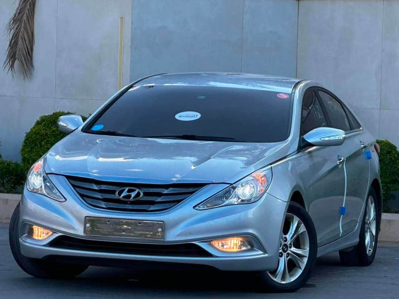 🚘 HYUNDAI SONATA — هونداي سوناتا 2012
درجة أولى أصلية 🔥
اللهم بارك لا قوة إلا بالله 🤍

━━━━━━━━━━━━━━━━━━

⭐️ النوع: هونداي
⭐️ الفئة: سوناتا
⭐️ الموديل: 2012
⭐️ اللون: رصاصي 🥇
⭐️ المحرك: 2.0 الدار ✅
⭐️ المسافة: 152 ألف كم
⭐️ القير: أوتوماتيك ✅
⭐️ الوقود: بنزين ⛽️
⭐️ طريقة الدفع: كاش 💰
⭐️ الطلاء: لا يوجد ☑️
⭐️ الحالة: ممتازة — درجة أولى عيب لا ✅

━━━━━━━━━━━━━━━━━━

🌟 المواصفات والمزايا:
بصمة تشغيل ✅
بصمة في الأبواب ✅
شاشة عرض ✅
كاميرا خلفية ✅
تبريد وتسخين في الكراسي ✅
كرسي كهربائي ✅
صالون جلد أكحل لامع ✅
ديسكو 17 ✅
سيرية إطارات جديدة ✅
مقابض كروم ✅
تدفئة في المقاعد الأمامية والخلفية والمقود ✅
ذاكرة تخزين في المقاعد الأمامية ✅
نظام اقتصاد الوقود ECO ✅
مرايات كهربائية + فليتشة في المرايات ✅

━━━━━━━━━━━━━━━━━━

✅ محرك وكمبيو: 10/10
✅ الكربون: موجود وبالكشف 🔥
✅ خالية من: القص والقشرة والتشطيب
✅ العيوب: لا يوجد بإذن الله 💯

━━━━━━━━━━━━━━━━━━

📞 للاستفسار: 0914935395

━━━━━━━━━━━━━━━━━━

الصفحة غير مسؤولة عن أي اتفاق أو ضمان أو التزامات بين الطرفين، ودورها يقتصر على نشر الإعلانات فقط.
نسأل الله التوفيق للجميع في البيع والشراء.


**إذا كنت صاحب هذا الإعلان وتريد حذفه لأي سبب، رجاءا أرسل رسالة إلى الدعم الفني**