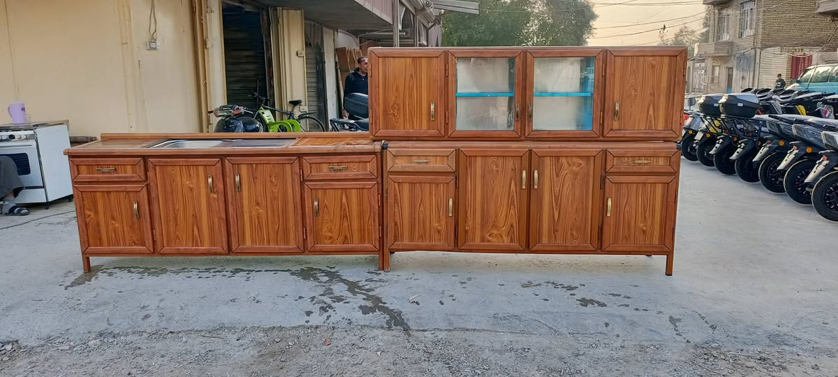 للبيع كاونتر نظيف جدا مكان بغداد شعله ***********.
