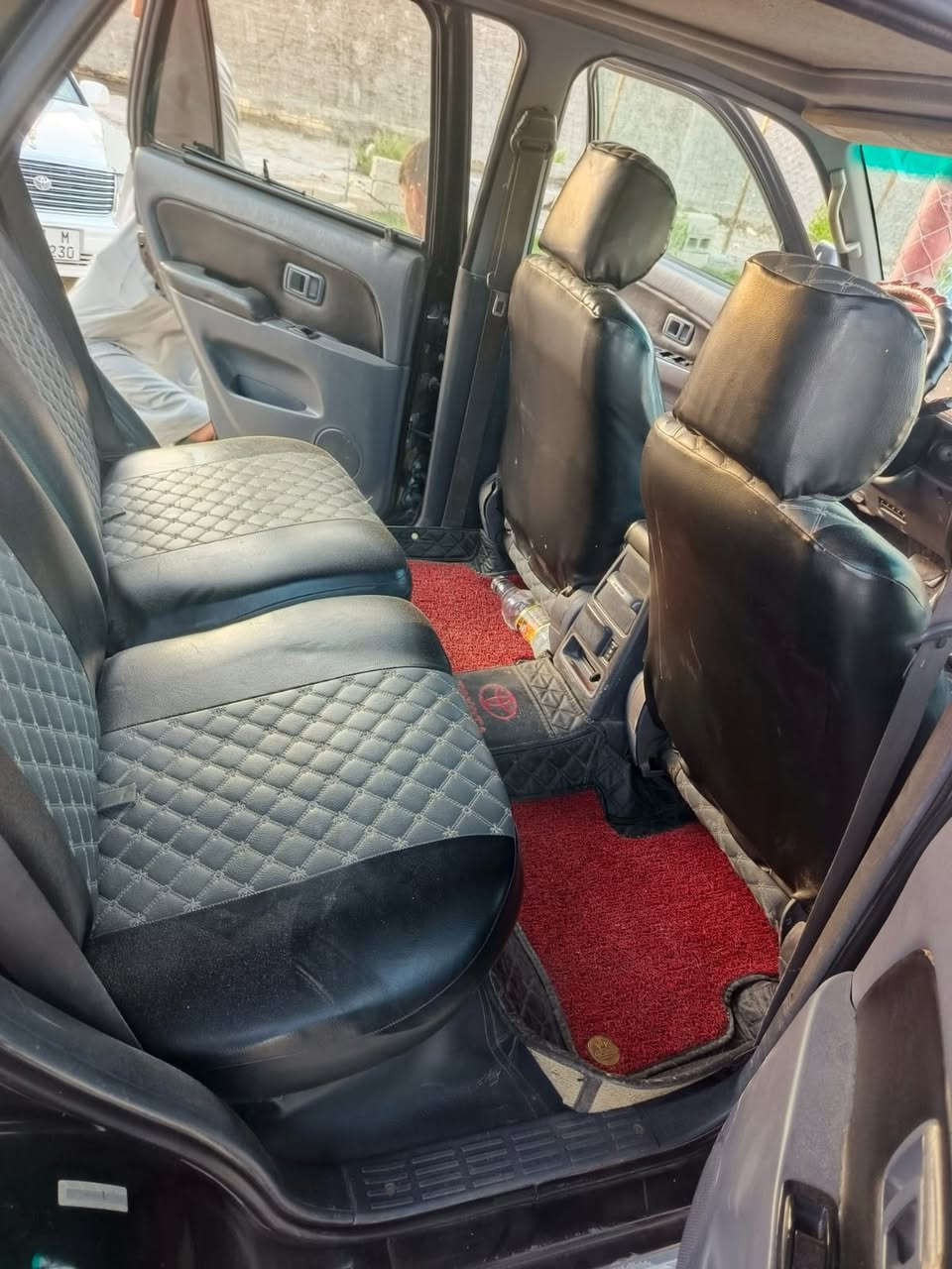 للبيع تيوتا فور رنر موديل 2000لون اسود كير محرك مكفول حجم 3400 تبريد شغال مكان فلوجه سعر 80وبيه مجال ***********/***********
