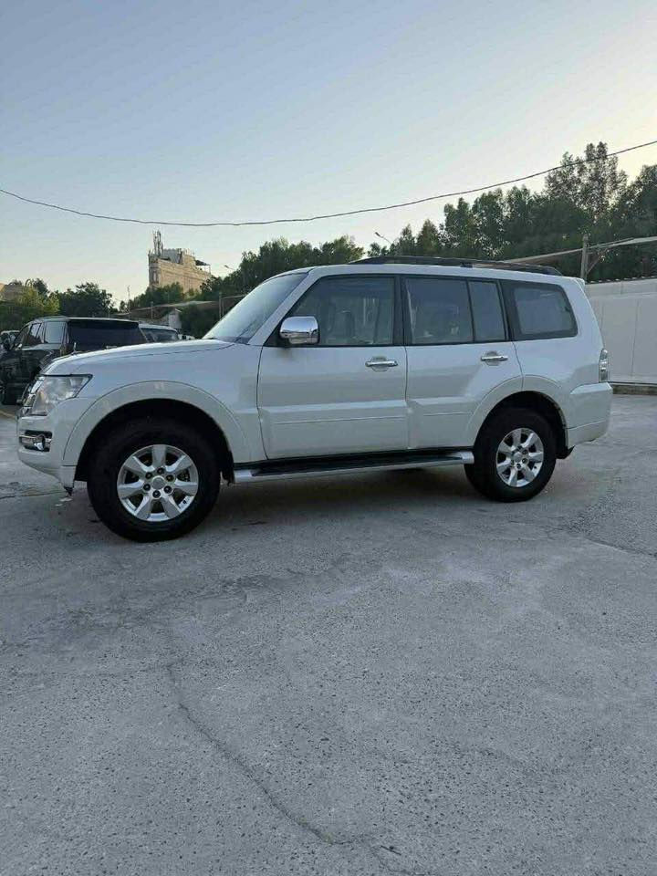 سلام عليكم
كلبي باجيرو 2018 كفاله.                  
للعلم سياره هزتها 97‎%‎ 
رقم انكليزي جديد 
فول مواصفات عده الدمام 
يعني تاخذ السياره جاهزه مجهزه 
سياره معروضه 200$ وبيها مجال 
رقم اربيل تحويل مباشر 
***********
