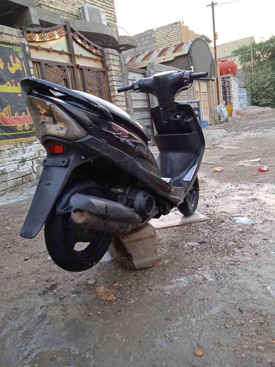 السلام عليكم دراجه بلاديه لبيع وبسعر مناسب دراجه نكره الصبح كلشي شغال كهربائية كله شغاله درجه جديده جديده كيلو متر شغال كيج بانزين شغال دراجه جديده *********** راسليني واتساب
