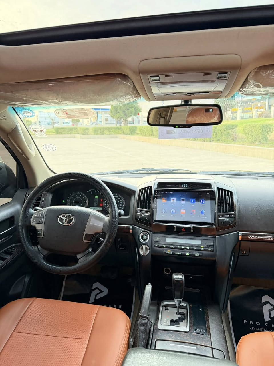 لاندكروز 2011 ستينية فول مواصفات
فتحة سلايت
بصمة ابواب وتشغيل 
ثلاجة  
كشنات كهرباء 3 دكم 
7 راكب 
تبريد مركزي 
شاشة وكامرة
فور ويل 4X4
مري كهرباء واشارة بالمري
تحكمات 
لايتات وكشاف زنون
باقي مواصفات الاندكروزر معروفة
السيارة بيها بابين صبغ فقط والباقي مكفولة
ماشية 155 الف حقيقي بالشرط 
تخم تاير وويل جديد عليها 
سعر 295 $ وماكو هيج سعر بكل السوك
رقم مميز 4 ارقام تحويل او الوكالة بالشرط 

*********** / اربيل
