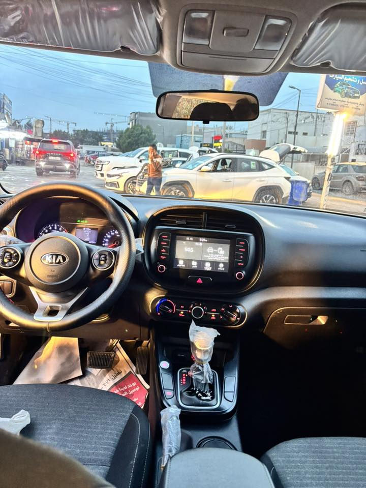 سلام عليكم لبيع 👍
كيا صول لونين موديل 2020🚀
مواصفات فول ما عده فتحه😎 
وارد خليجي ❤️
ضرر بيه طخه بل جاملغ علا كد اربع اصابع بارد بدون صبغ مكفوله من لصبغ كفاله عامه كير و مكينه خير من الله 
ماشيه 46 كيلو سونر موجود بيه😉 
مكان لسياره بغداد زيونه 
لسعر 150 ورقه و بيه مجال 
*********** لا يوجد وساب
