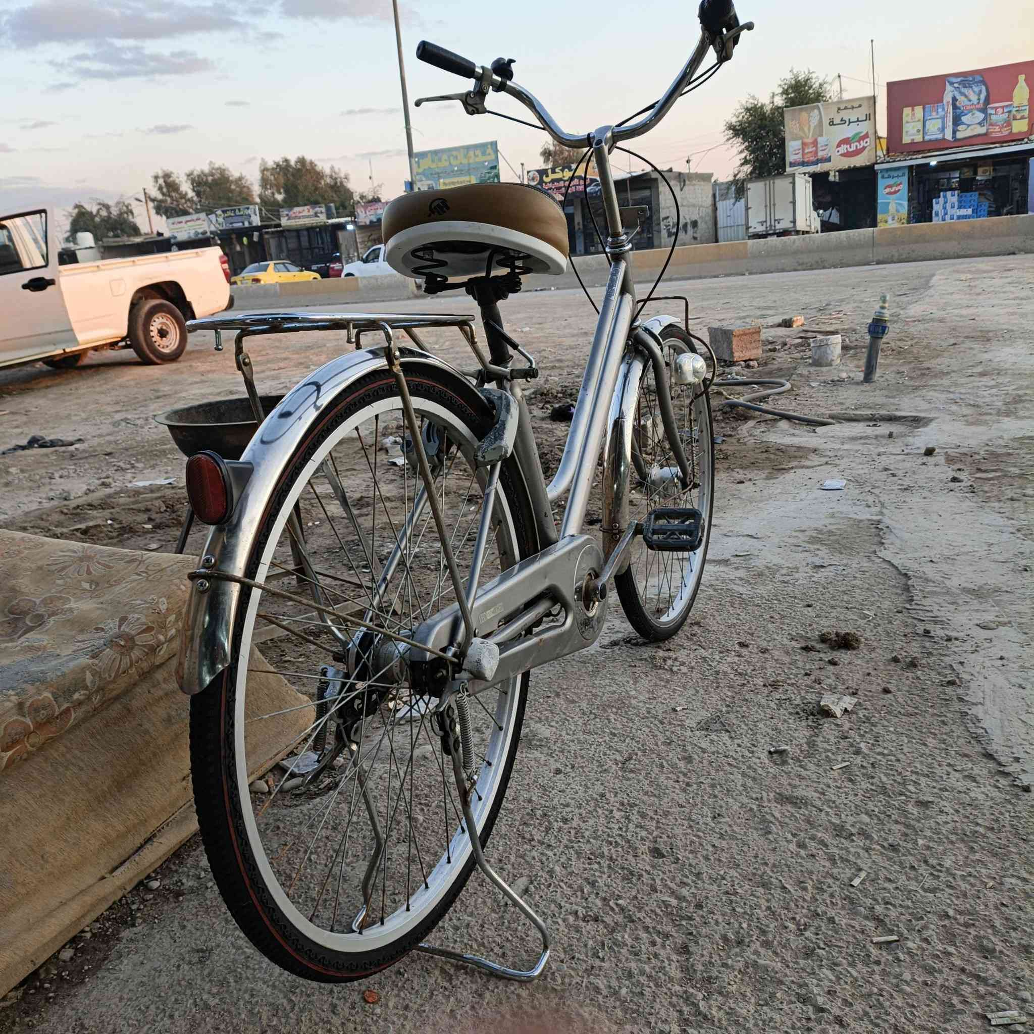 سلام عليكم بايسكل اللبيع حجم 26 حساس نضيف تايرات جديد السعر 80وبي مجال مكان الراشديه مقبيل الحسينيه *********** بس واتساب☘️☘️
