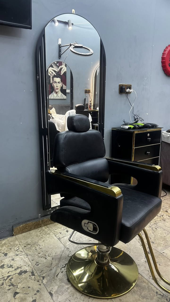 السلام عليكم كرسي ومرايه وميز للبيع الكرسي    الكرسي ب 200 والمرايه ب60 والميز ب50 وبيهن مجال مكاني بغداد صليخ 
واتساب ***********
رصيد***********
