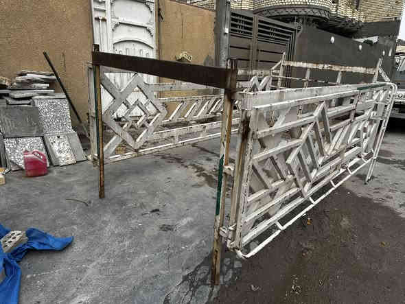 السلام عليكم عندي محجر بيكم للبيع نضيف عنوان بغداد ***********
