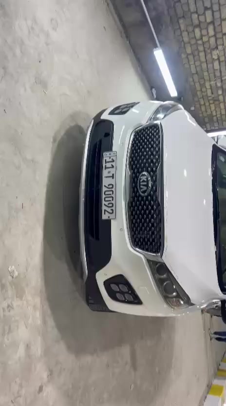 سلام عليكم
كيا سورنتو 2018 رقم بغداد مكينه 6 سلندر 
7 راكب كشن كهرباء سايق والصدر 
حساس خلفي امامي بردات خلفي 
صندوك كهرباء 
شاشه كاربلي 3 قطع تبريد السياره بيه باب السايق مبدل فقط اصلي بدون صبغ 
مكاني ناصريه مركز 
السعر 220 
***********
***********
