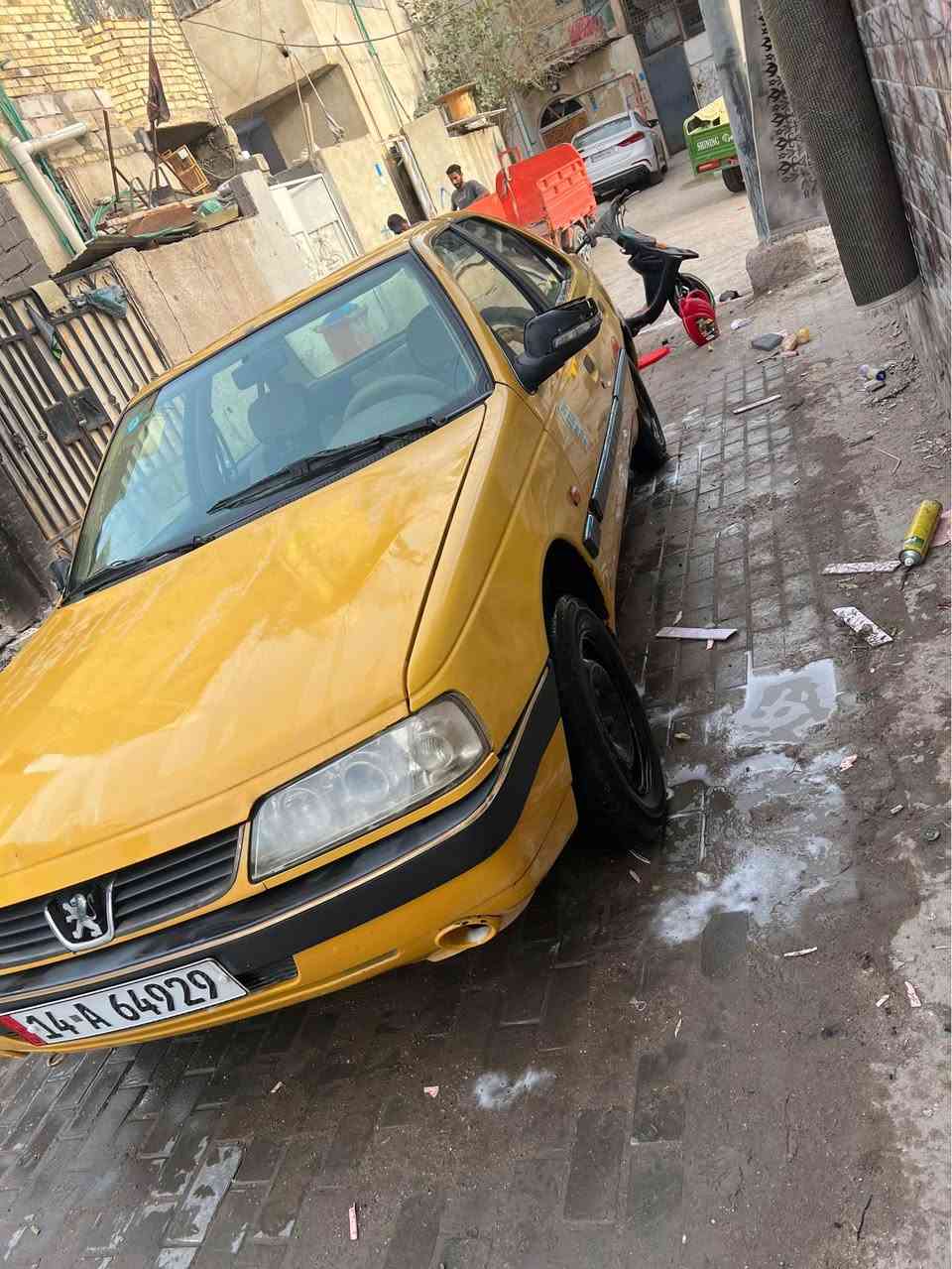 بيجو 405 مديل 2016 السياره كشرتها شوف العين 
وكير ومكينه كورله بيكاجو 1600 اوتماتيك مصفره هيئه وغرامات وبسمي كامله كهربائيات كلها شغاله تبريد ثلج بس بارورها ثكيل 
السعر 37 وبيها مجال للشراي هاذ رقمي ما متواجد فيس واتساب فقط ***********عنواني بصره طويسه البصرة, العراق
