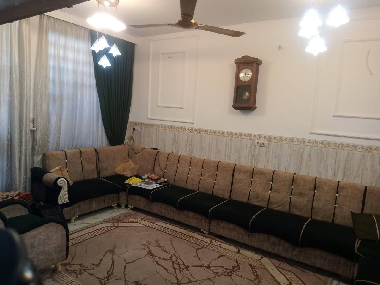 للبيع 100م. واجهه 5نزال 20
بغداد تقاطع الفلسطيني/. الطاقه طابقين ونص بيت. كلش نظيف السعر 305. وبي مجال لشراي للاستفسار واتساب ***********
