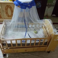 سرير طفل • قابل للتفاوض