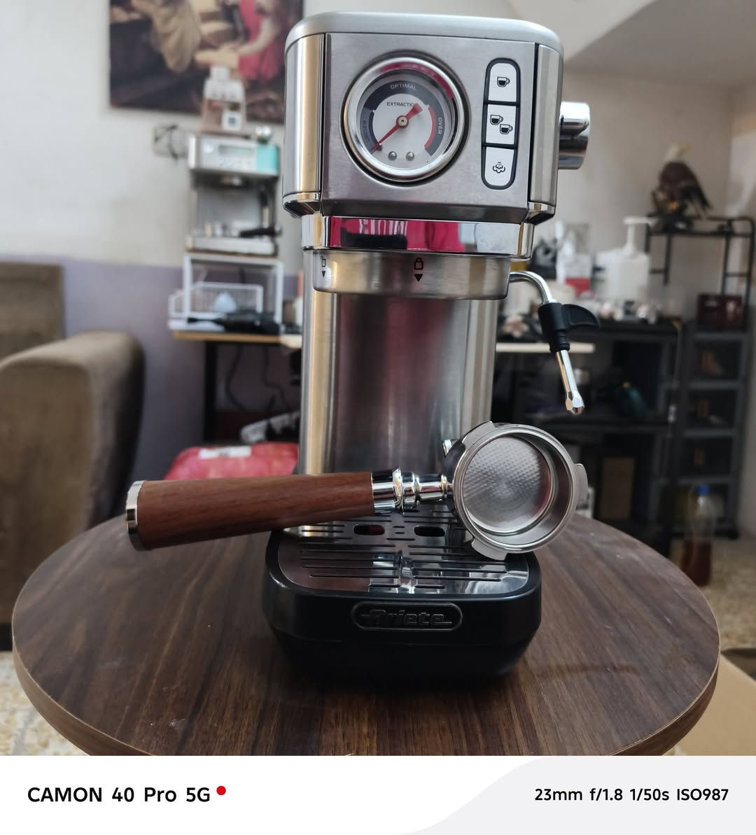 حبيبي المواطن عاشق الكهوة
هاي المكينة ماركة " Ariete"  يعني اخت الديديكا حتى البرتافلتر مالته ٥١ ديديكا والكيج الموجود هو مقياس ضغط وليس حرارة ترهم مكشوف ومضغوط اكرر برتافلتر ديديكا يعني متحير بالاكسسوارات 

جديدة ٩٥ ٪ وهاي النسبة اني خليتها لان حرفيا غير مستخدمة 
الملحقات برتافلتر مع ٢ باسكت سنكل ودبل شوت 
اتريد برتافلتر مكشوف وياها حاضرين اتريد مغلق بعيوني اتريدها كاملة مع الاكسسوارات هم حاضرين


**إذا كنت صاحب هذا الإعلان وتريد حذفه لأي سبب، رجاءا أرسل رسالة إلى الدعم الفني**