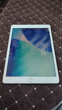 ايباد 8 بلادي بس هاي الكسور بشاشه أو ب الكلاس ماعندي علم سعر 70 قفل 07...