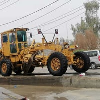للبيع كريدر كوماتسوحجم 37موديل 82ليبر عالي استفساراكثرع الرقم الموجود0...