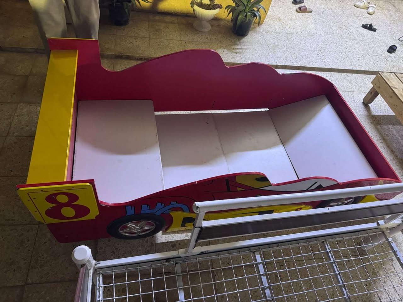 جرابي ثنين 
الحديد ب٣٠ 

الخشب ب٧٥ نضيفاتً هيه ودواشكهن 

***********
