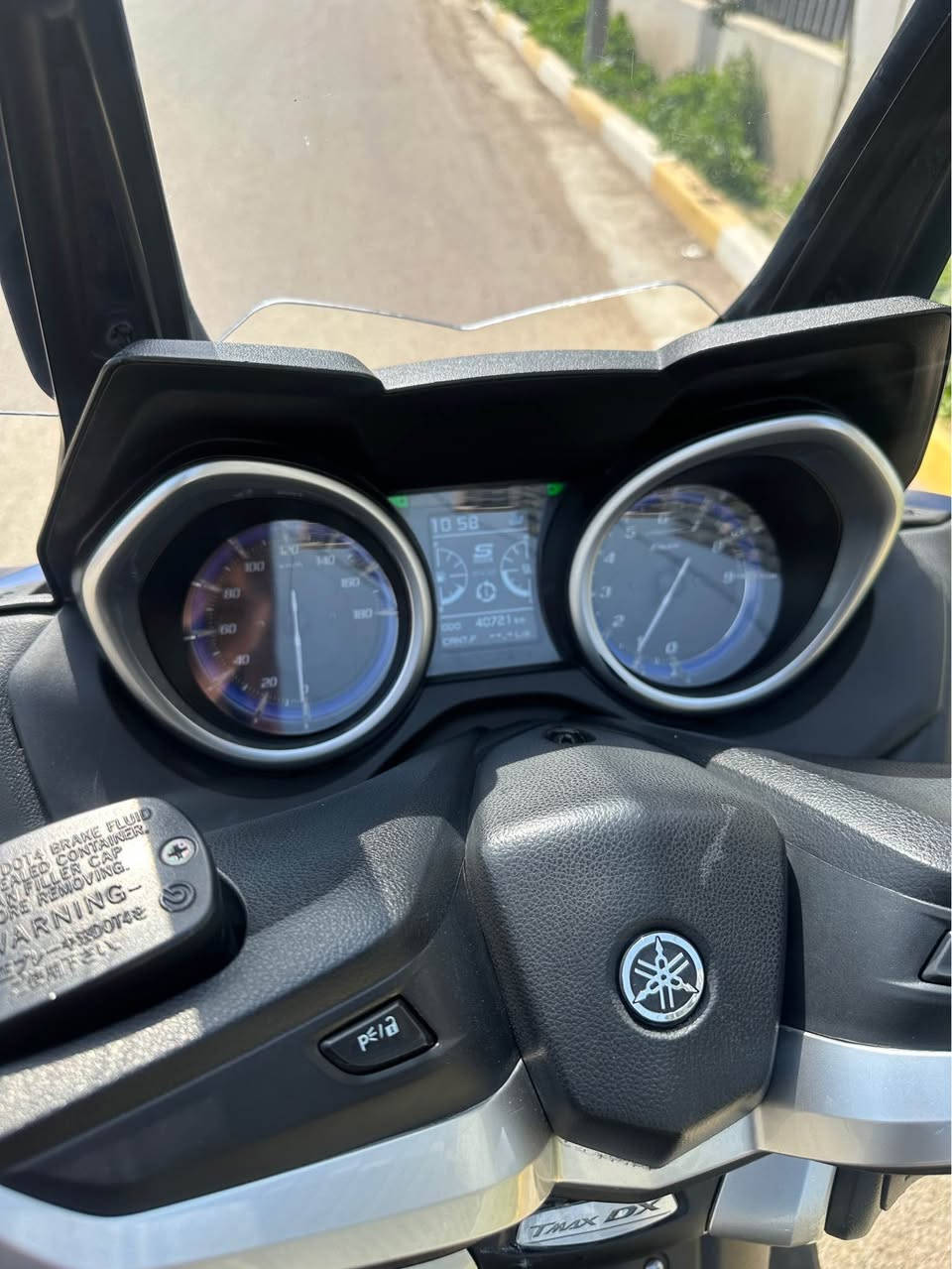 السلام عليكم 
تيمكس Dx
دراجه فول جداده وقبل سبوع مسو اله ادامه بل كامل 
ماشيه 40k 
السعر 66 وبيه مجال حك لجيه فقط منزله من ابو كلشي وكلاشي 89 ورقه 
جيب فيتر وشوف شيكلك 
دراجه بيه لقاعده مال مرايه جه ليمنه لفافونه رجعت عليه سياره وكعت طكت لقاعده  لازم تلحم ماعدي مجال اسويه 
دراجه جديده بمعنه لكلمه ***********
العنوان الكاضميه بغداد, العراق
