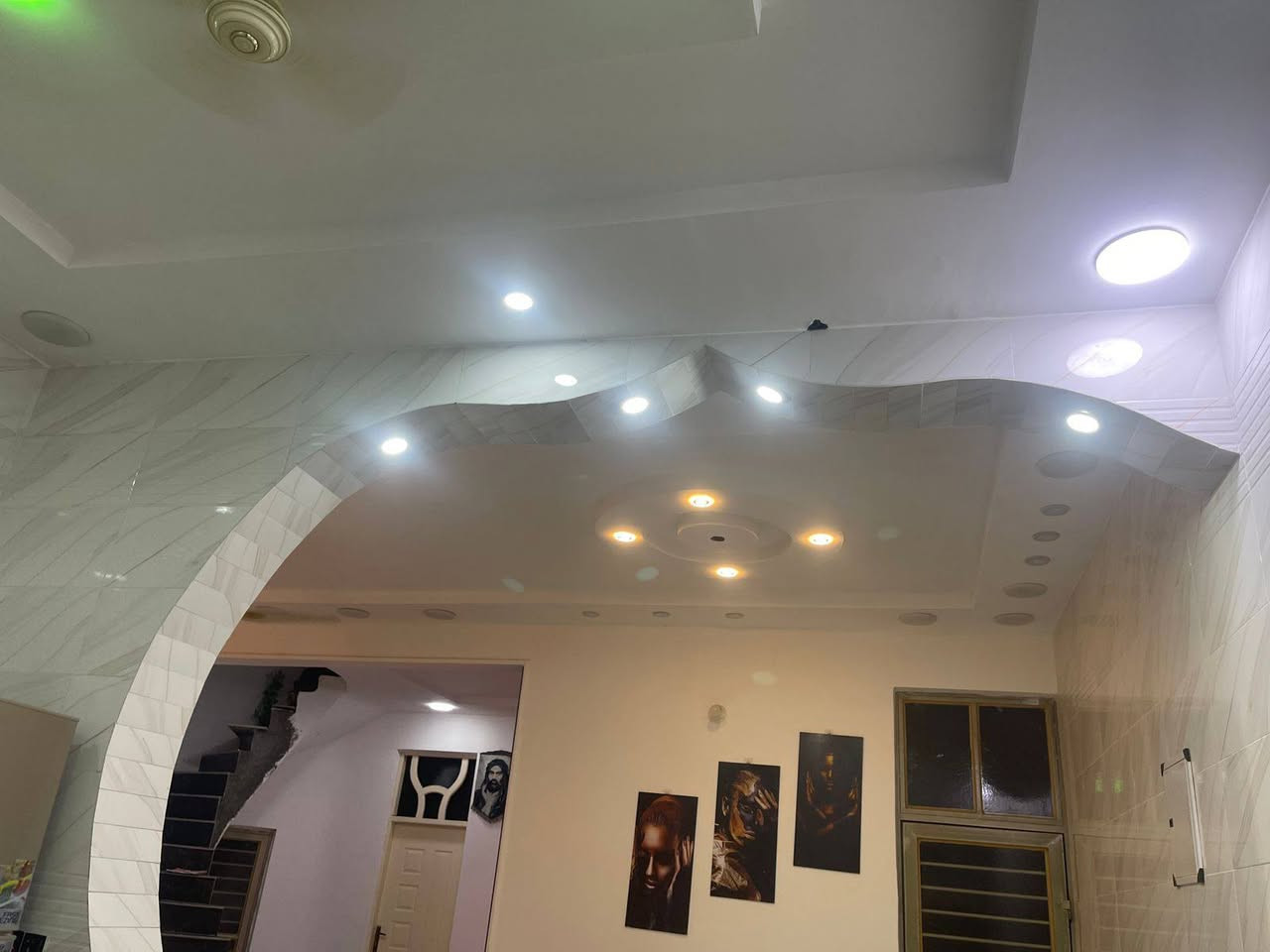 سلام عليكم بيت بسفحه الاولى مصفر معاملته كامله بل بلديه بسمي 
اي ستفسار  👈 ***********
