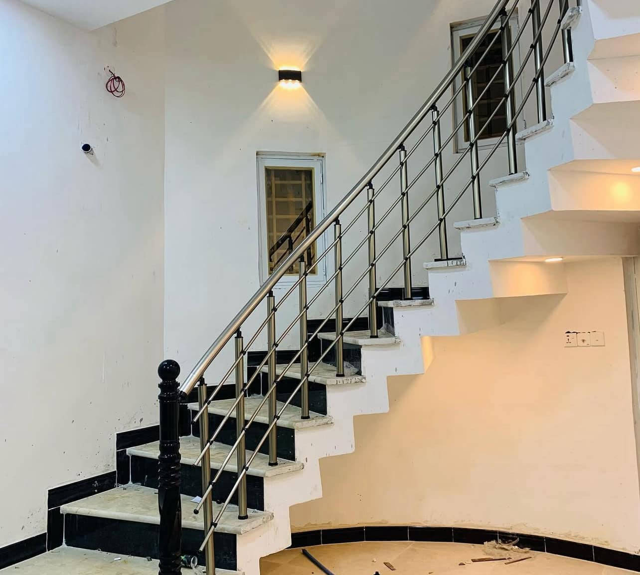 محجلات درج ألمنيوم تركي درجة أولى – تصميم عصري وجودة عالية 

-  نوفر لكم أحدث تشكيلة من التصاميم والنقشات المميزة مع خيارات متنوعة تناسب جميع الأذواق، وهناك المزيد من التصاميم الأحدث بانتظاركم …

زورونا الآن لاختيار الأجمل والأفضل لمنزلكم.

📍 العنوان: حديثة – بروانة – حي الشرطة – بالقرب من مقبرة الشهداء

📌 اضغط هنا لعرض الموقع على الخريطة

https://maps.app.goo.gl/iyf6hy3hJkzQtEdG8?g_st=ic

- #مجمع_احمد_فرحان_المتميز 
فرع الالمنيوم والبلاستك - معمل المتميز

نتميّز بـ سرعة الإنجاز و دقة العمل،
ومع روعة في التثبيت ليحصل منزلكم على لمسة من الجمال والفخامة في وقت قياسي.

📞 للاستفسار والتواصل:
أحمد فرحان الدليمي

 0776 535 4644

واتساب: 
***********
