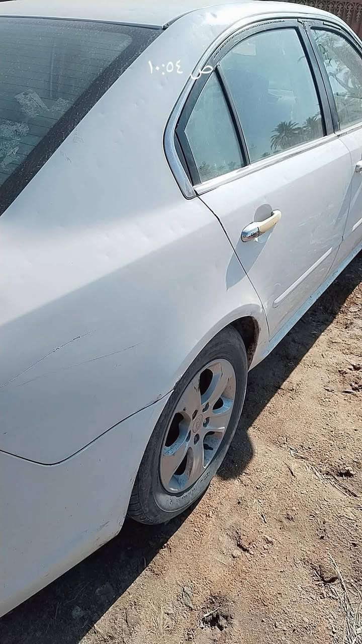 سلام عليكم أوبتما للبيع مكينه 2000 دوش سياره فول مواصفات مو عميه محولبة موديل 2009 سنويه صاقطه سياره بيه وكاله عامه مداور سعر89 مكان ديوانيه مركز ***********
