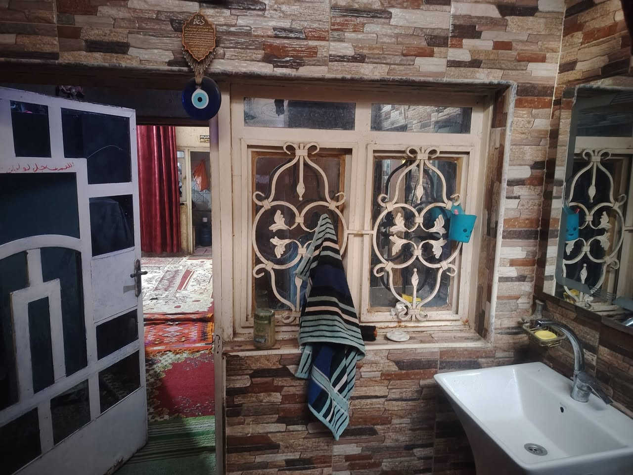 🏠 دار للبيع – موقع الديوانيه  حي الجمهوري الشرقي قرب فلكت حمزه كسار
📐 المساحة: 75 م²
🏢 الدار طابقين
🔸 تفاصيل الدار:
3 غرف نوم
صالتين + برانيّة 
2 مطبخ
3 مجاميع صحية 
سقف عكادة
بناء مرتب وجاهز 
 شارع تبليط ومجاري ورصيف 
💰 السعر: خاص
📞 للاستفسار :***********
***********
📲 اتصال أو واتساب
