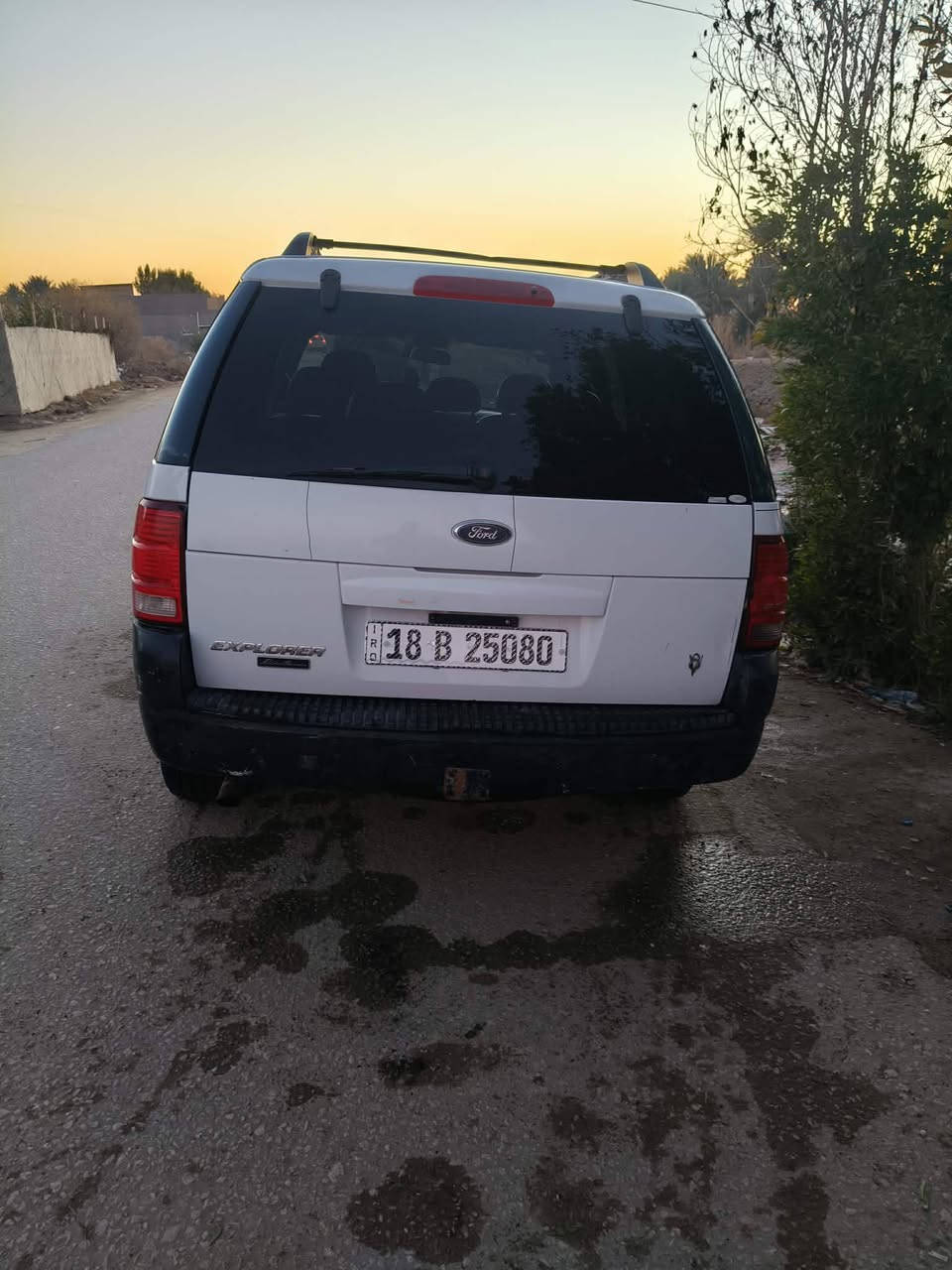 السلام عليكم فورد اكسبلورر للبيع موديل 2005 كهربائيات كله شغاله تبريد قطعتين هزه  وسنوية جديده بسمي السياره نظيفه السعر 60وبيه مجال مكان السياره بابل ـ محاويل وهذا رقمي للتواصل ***********
