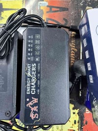 توفرت شواحن 4 بطاريات و 5 بطاريات و 6 بطاريات شاحنة درجة اولئ  فقط سعر...