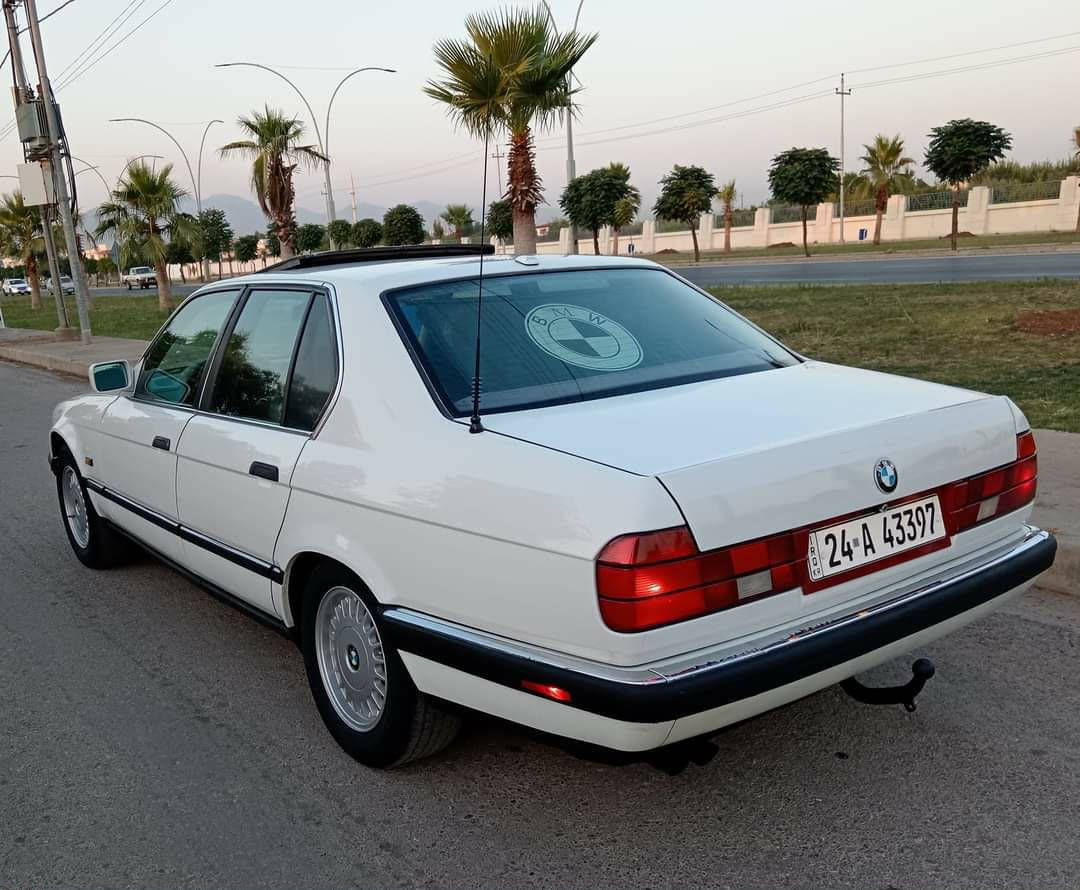 بي ام موديل 1993  حجم 730
رقم دهوك سنوية هزة كله جديد
شرط تحويل بنفس اليوم
تبريد شغال  سلايت+جامات كهرب
كشنات هيتر + كهربائي جلد
تخم تايرات وويل جديد
صدر امامي + خلفي جديد
السعر 60 ورقة ومجال 
مكان سليمانية - كلار 
رقم ‭0771 019 5222‬
