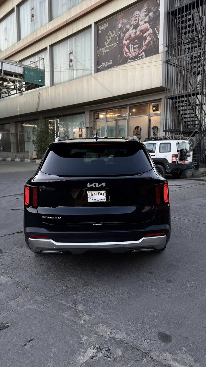 السلام عليكم 
سورنتو وارد امريكي S مديل 2024
بدون ارقام تترقم جميع المحافظات 
حادثها بالويل سطحي لا شاصي ولا دواخل بيها بارد بسيط طرف الباب و المدكر و صبغ خلف الباب كلش قليل ايرباك ضارب و صور الحادث موجوده 
١-محرك 2500 تنفس طبيعي 
٢-كشن جلد تدفئه 
٣-حساسات امامي خلفي 
٤-رادار امامي خلفي 
٥-نقط عمياء جانبية 
السعر ٢٣٥ وبي مجال 
العنوان بصرة ***********
