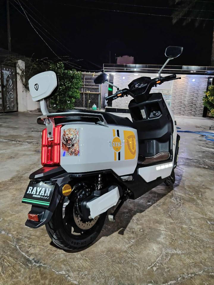 للبيع.. للبيع
دراجة ريان وحش الكون 
مدرع من كل الاتجاهات 
6 باتري 
ملف 2000
تمشيك 90 كيلو بالشحنه
سرعته 80 حقيقي
نطام شحن تلقائي
نظام p
نظام R
نظام abs
نطام حماية
نظام بصمه
قاطع دورة
تربط على موبايل
تحتوي على شاحنه موبايل
الدراجه كاملة حلوة ونضيفة
استعمال قليل 
العنوان بغداد  حي القاهرة قرب جامع النداء
للاستفسار *********** بغداد, العراق
