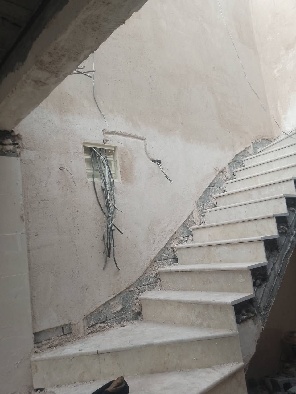 تعال شوف الشغل بعينك وتدلل ***********
