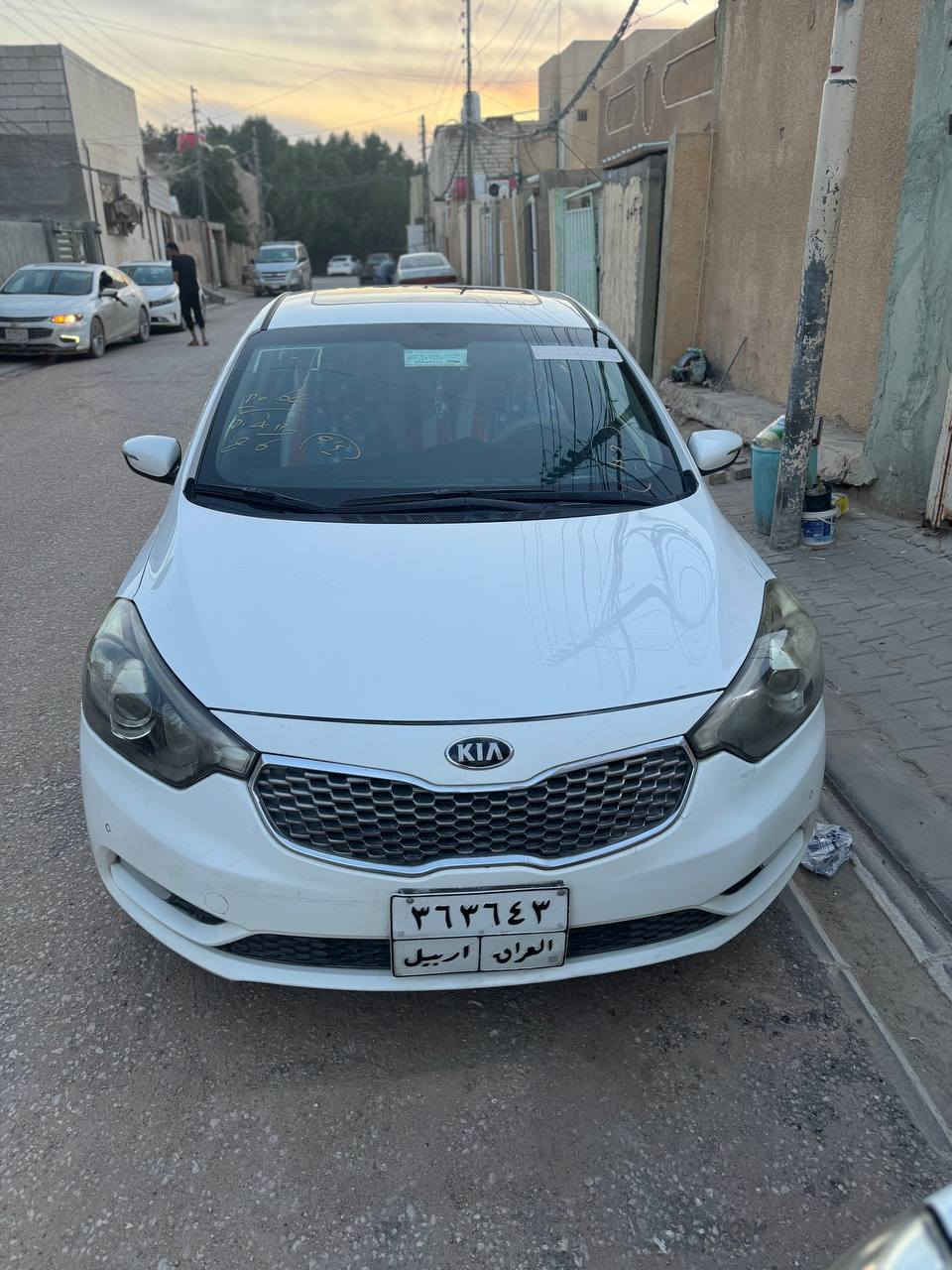 السلام عليكم سيراتو ١٤ محرك ١٦٠٠ فول مواصفات عدا البصمه بيها فقط بارد   وكارت بقبق جنطه  مكاني نجف الاشرف 
*********** السعر ١٢٠
