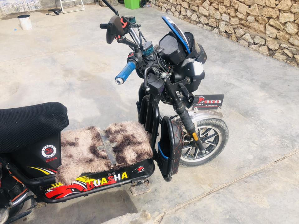 متاح ماطور هيوشه موديل 2024
ماطور نضيف كما موضح في الصوره  
شغال بصمه و سماعاته كلها شغاله 
بطارياته يقرن كله 4يعني نص عمر 
سعره 420وبي مجال 
 لبريك الخلفي فقط يرادله تنفيس لئن واصله هوه يرادله تنفيس فقط
الاستفسار على الرقم/***********
