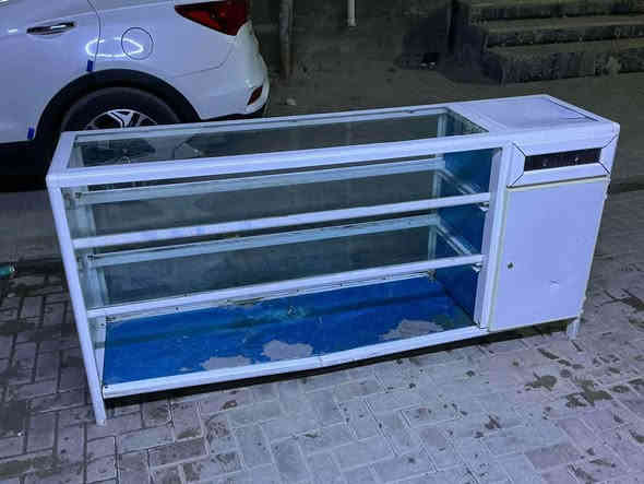 ميز الامنيوم مال محل كلش نضيف ١٢٥بي مجال قليل مكان سماوه المشواج ***********التصال على رقم واتساب غير متواجدين على الفيس السماوا
