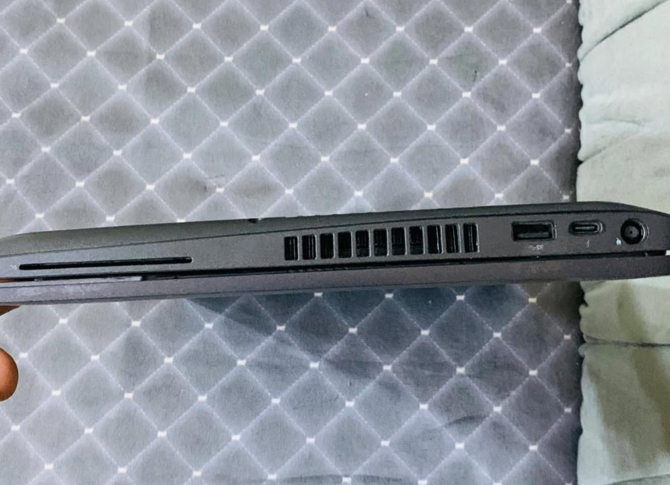 Dell 5501
* معالج كور i7 الجيل التاسع
* ذاكرة RAM سعة 16 جيجابايت DDR4
* خزن SSD نوع NVMe بسعة 512 جيجابايت
* كرت شاشة مدمج (Shared)
* شاشة 15.6 إنچ بدقة Full HD (FHD

السعر 550 وبيها مجال للأتصال ***********
